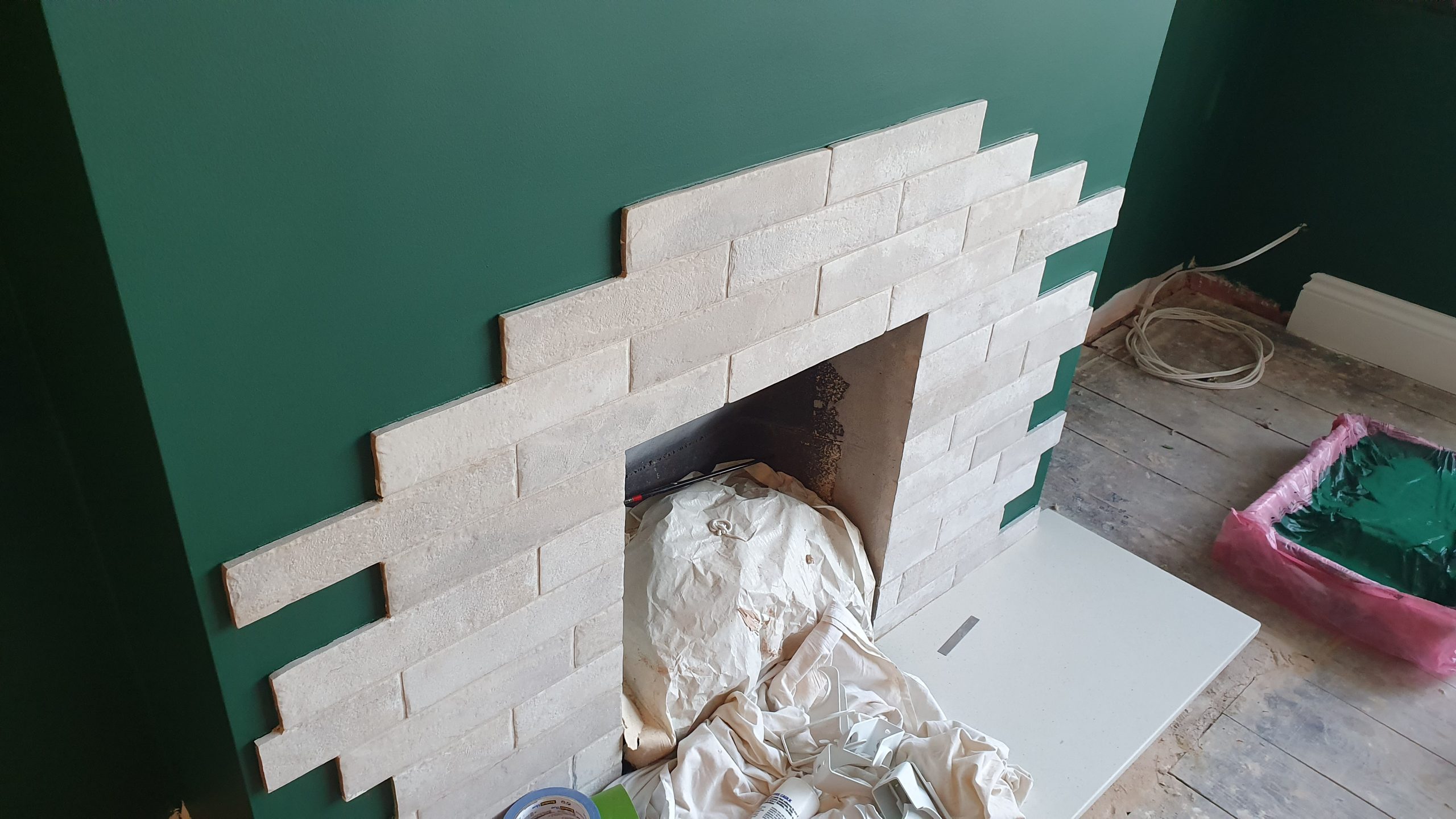 garden-room-interior-finish-southend Garden room interior finish in Southend-on-Sea with glazing and completed wall finish