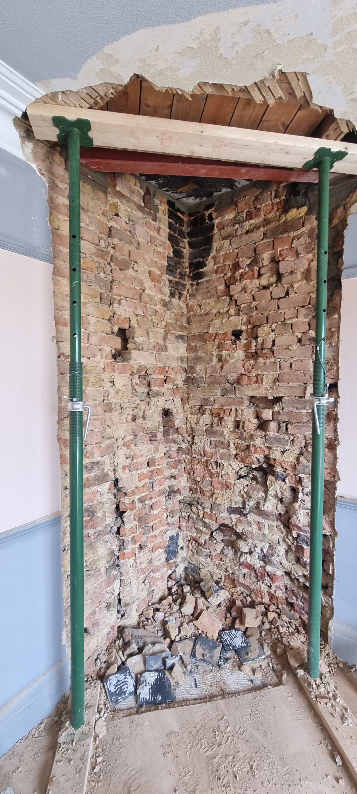 garden-room-finished-exterior-southend Finished garden room exterior in Southend-on-Sea with timber cladding and glazed doors